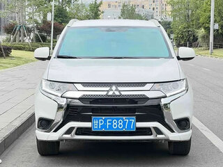 2023 Mitsubishi Outlander III Рестайлинг 3, белый, 1820000 рублей, вид 2