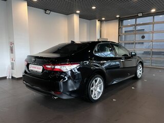 2019 Toyota Camry VIII (XV70), чёрный, 2470000 рублей, вид 3