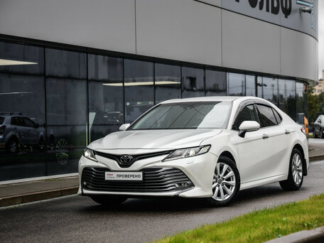 Toyota Camry VIII (XV70)