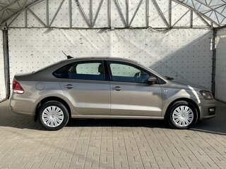 2017 Volkswagen Polo V Рестайлинг, бежевый, 1140000 рублей, вид 4