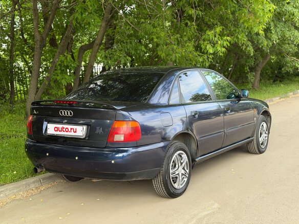 1995 Audi A4 I (B5), синий, 105000 рублей - вид 5
