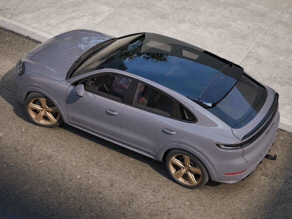 2026 Porsche Cayenne GTS Coupé III Рестайлинг, серый, 29500000 рублей - вид 3