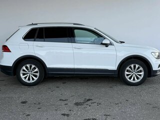 2017 Volkswagen Tiguan II, белый, 2365000 рублей, вид 4