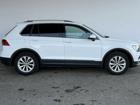 2017 Volkswagen Tiguan II, белый, 2290000 рублей, вид 4