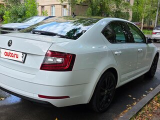 2017 Skoda Octavia III (A7) Рестайлинг, белый, 1800000 рублей, вид 4