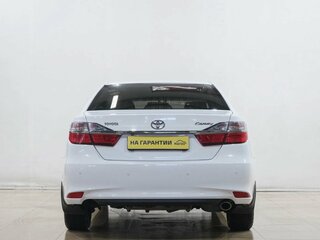 2015 Toyota Camry VII (XV50) Рестайлинг, белый, 2009000 рублей, вид 5