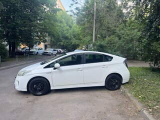 2012 Toyota Prius III Рестайлинг (XW30), белый, 900000 рублей, вид 1