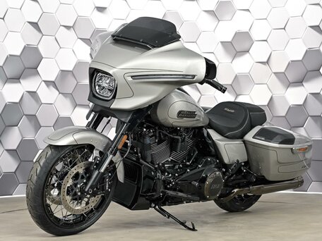 2023 Harley-Davidson CVO Street Glide, серый, 3899000 рублей, вид 2