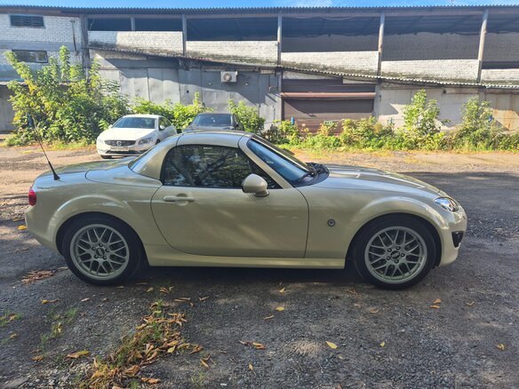 2011 Mazda MX-5 Hard Top III (NC) Рестайлинг, бежевый, 2050000 рублей - вид 3