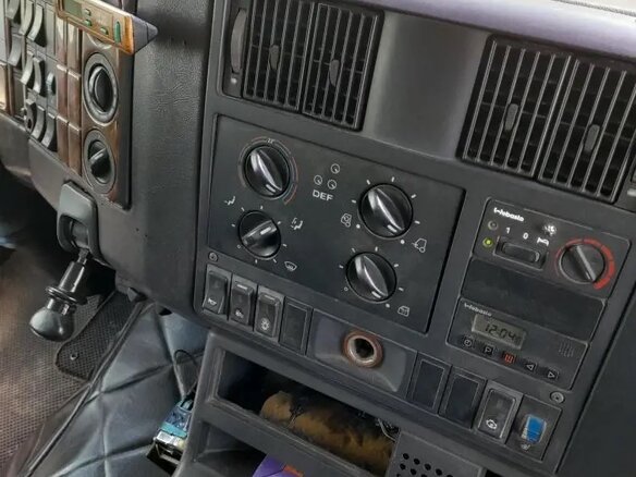 2000 MAN F 2000, красный, 1050000 рублей - вид 24