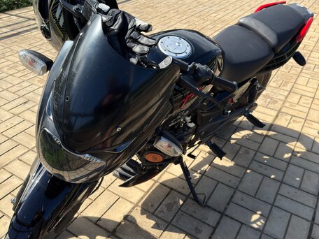 2020 Bajaj Pulsar 180, чёрный, 70000 рублей, вид 1