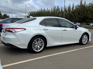 2021 Toyota Camry VIII (XV70), белый, 3000000 рублей, вид 4