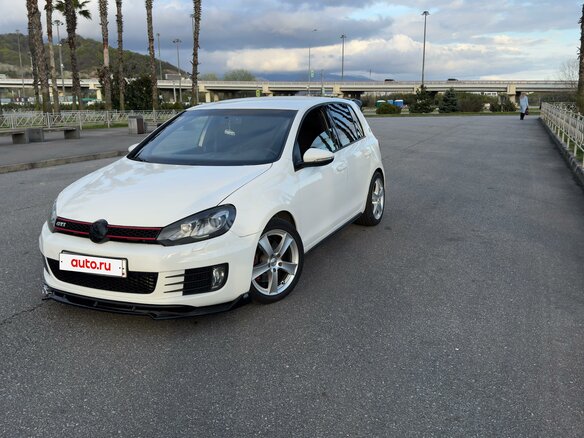 2010 Volkswagen Golf GTI VI, белый - вид 1