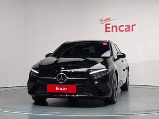 2025 Mercedes-Benz A-Класс 220 IV (W177) Рестайлинг, чёрный, 4200000 рублей, вид 3