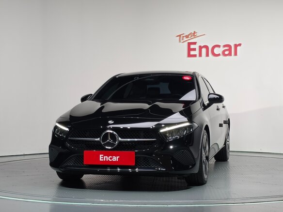 2025 Mercedes-Benz A-Класс 220 IV (W177) Рестайлинг, чёрный, 4200000 рублей - вид 2