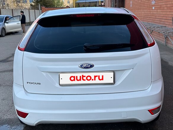 2009 Ford Focus II Рестайлинг, белый, 790000 рублей - вид 2