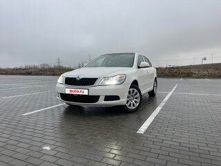 2013 Skoda Octavia II (A5) Рестайлинг, белый, 690000 рублей, вид 1