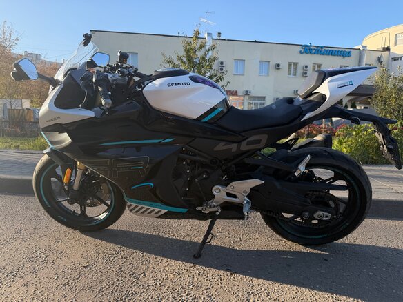 2024 CFMoto 450SR, белый, 570000 рублей - вид 4