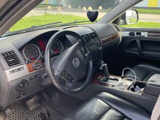 2008 Volkswagen Touareg I Рестайлинг, чёрный, 1099000 рублей, вид 5