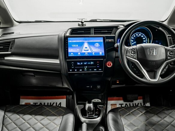 2018 Honda Fit III Рестайлинг, серебристый, 1075000 рублей - вид 9
