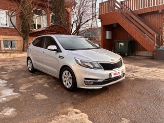 2015 Kia Rio III Рестайлинг, серебристый, 1135000 рублей, вид 2