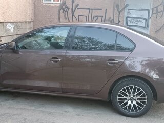2016 Volkswagen Jetta VI Рестайлинг, коричневый, 960000 рублей, вид 4