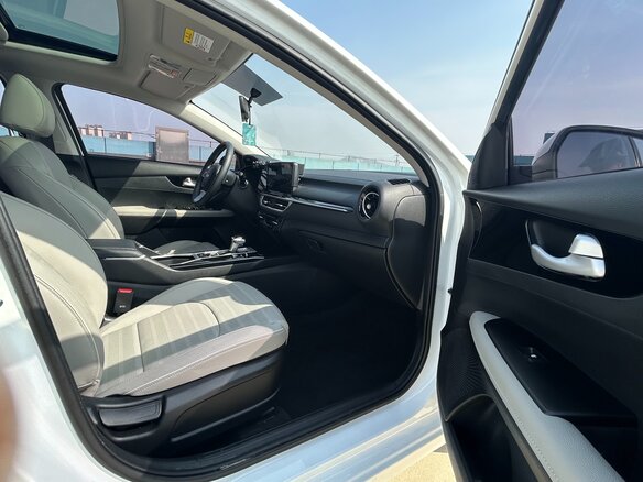 2022 Kia K3 II (China Market) Рестайлинг, белый, 2033000 рублей - вид 26