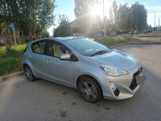 2016 Toyota Aqua I Рестайлинг, серый, 830000 рублей, вид 2
