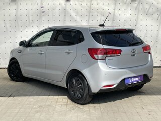 2017 Kia Rio III Рестайлинг, серебристый, 860000 рублей, вид 5