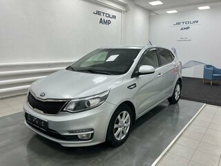 2017 Kia Rio III Рестайлинг, серебристый, 1070000 рублей, вид 1