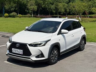 2022 Toyota Yaris IV, белый, 1180000 рублей, вид 1