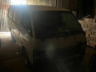 2000 Toyota HiAce H100, белый, 300000 рублей, вид 4