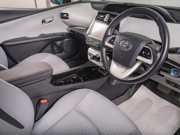 2016 Toyota Prius IV (XW50), белый, 1799000 рублей - вид 6