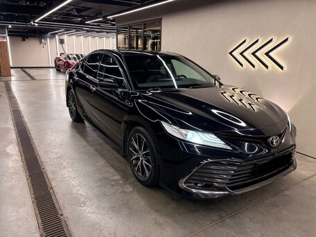 2021 Toyota Camry VIII (XV70) Рестайлинг, чёрный, 3950000 рублей, вид 3