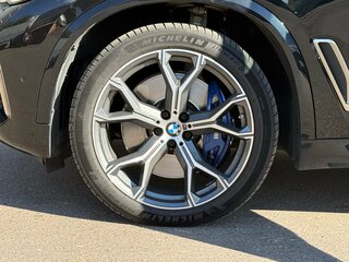 2020 BMW X5 M50d IV (G05/G18), чёрный, 6990000 рублей, вид 3
