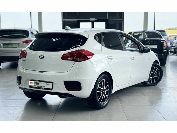 2017 Kia Ceed II Рестайлинг, белый - вид 5