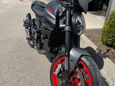 2021 Ducati Monster 937, серый, 1200000 рублей, вид 3