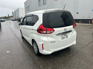 2017 Honda Freed II, белый, 1496000 рублей, вид 2