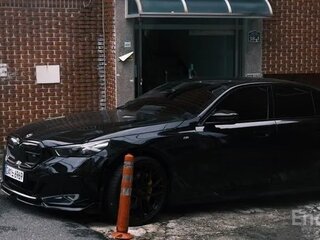 2024 BMW 5 серии 530e VIII (G60/G61/G68), чёрный, 7400000 рублей, вид 2
