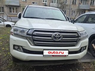 2015 Toyota Land Cruiser 200 Series Рестайлинг 2, белый, 5100000 рублей, вид 2