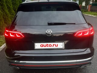 2021 Volkswagen Touareg III, чёрный, 6035000 рублей, вид 2