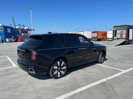 2025 Rolls-Royce Cullinan I Рестайлинг (Series II), чёрный, 69000000 рублей, вид 3