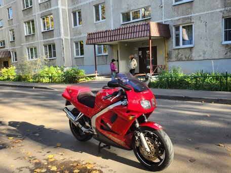 1995 Honda VF 750, красный, 220000 рублей, вид 4