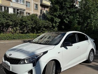 2021 Kia Rio IV Рестайлинг, белый, 1050000 рублей, вид 1
