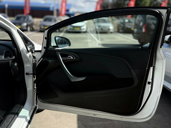 2013 Opel Astra GTC J Рестайлинг, белый - вид 18