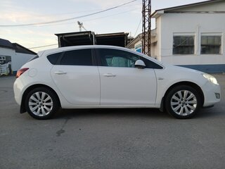 2011 Opel Astra J, белый, 620000 рублей, вид 2