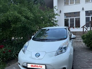 2012 Nissan Leaf (EM61) I (ZE0/AZE0), белый, 950000 рублей, вид 3