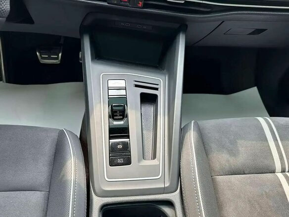 2023 Volkswagen Golf VIII, белый, 2099000 рублей - вид 14