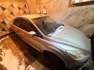 2011 Ford Focus II Рестайлинг, серебристый, 430000 рублей, вид 3
