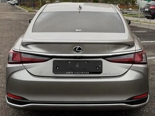 2023 Lexus ES 300h VII Рестайлинг, серый, 3400000 рублей, вид 5
